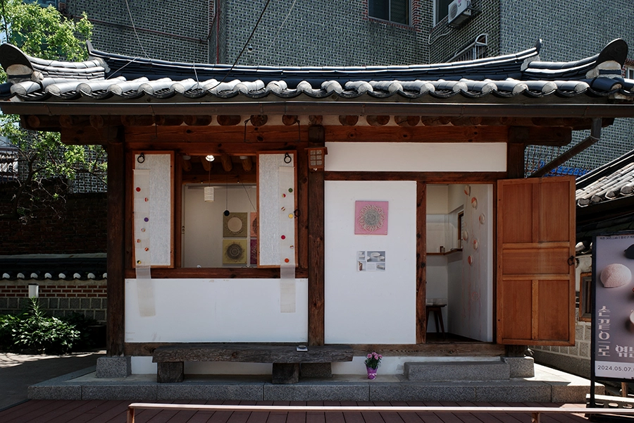 bukchon small shelter gallery